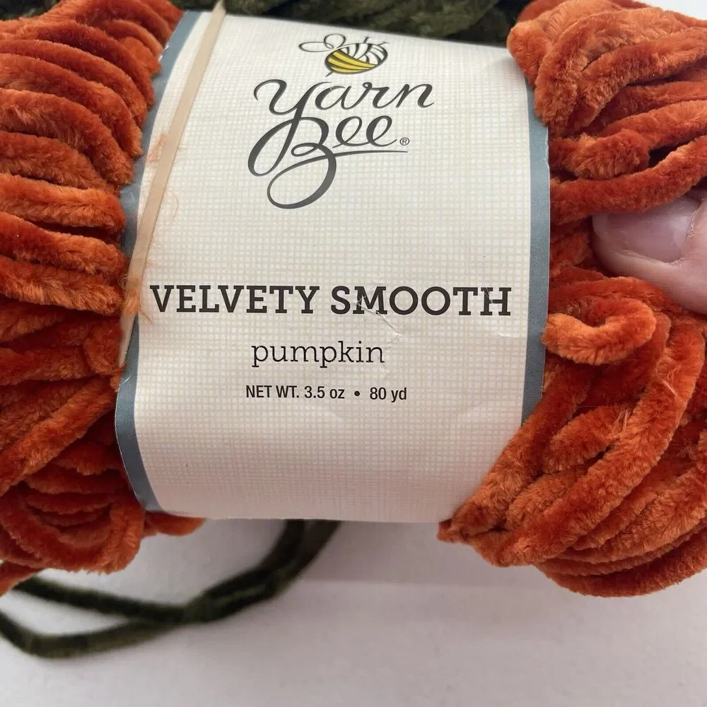 Yarn Bee‎ Velvety Smooth Pumpkin Orange & Green Yarn Skein Lot Of 2 3.5 Oz 80 Yd
